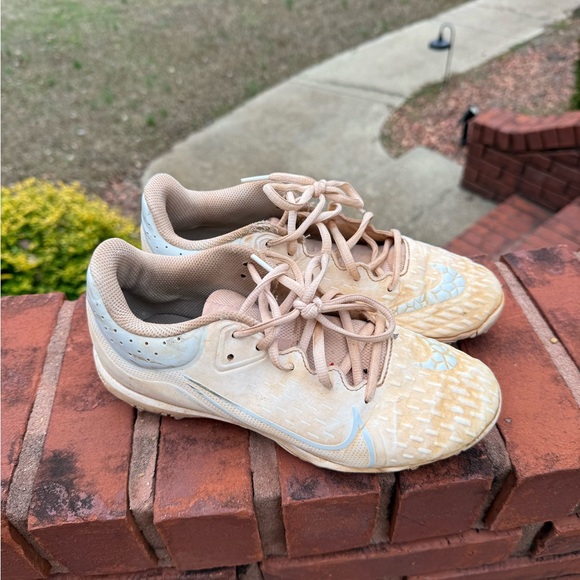 Nike Shoes - Nike Women's softball Athletic Shoes